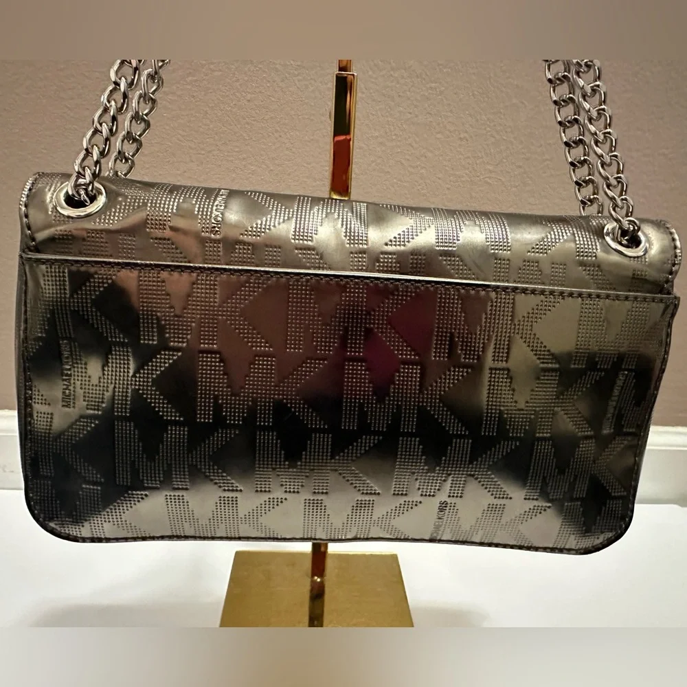 Michael Kors EUC Metallic Silver Logo Patent Leather Jet Set Shoulder Bag
